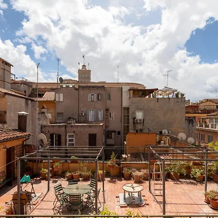 Iflat Trevi Charm, Elegant & Comfy Escape Apartment