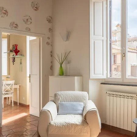 Apartment Iflat Trevi Charm, Elegant & Comfy Escape *