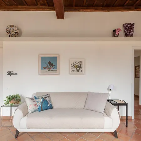 Iflat Trevi Charm, Elegant & Comfy Escape