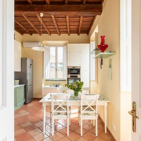 Iflat Trevi Charm, Elegant & Comfy Escape Apartment *