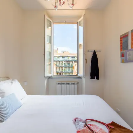 Apartment Iflat Trevi Charm, Elegant & Comfy Escape *