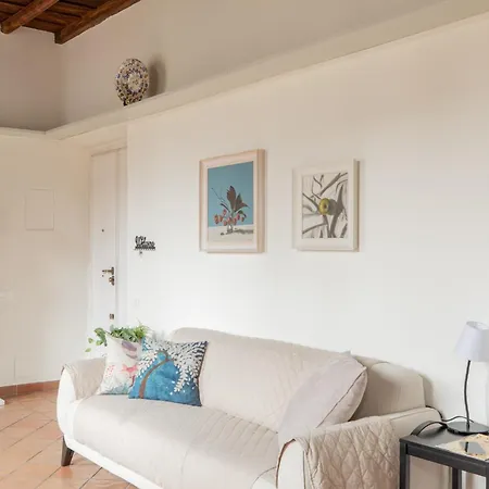 Iflat Trevi Charm, Elegant & Comfy Escape Apartment